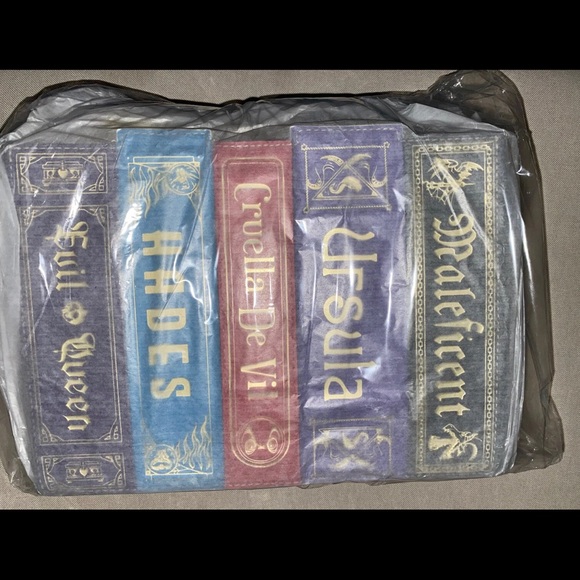 Loungefly Exclusive Stitch Shoppe Disney Villains Books Crossbody Bag Purse NWT - Picture 2 of 6